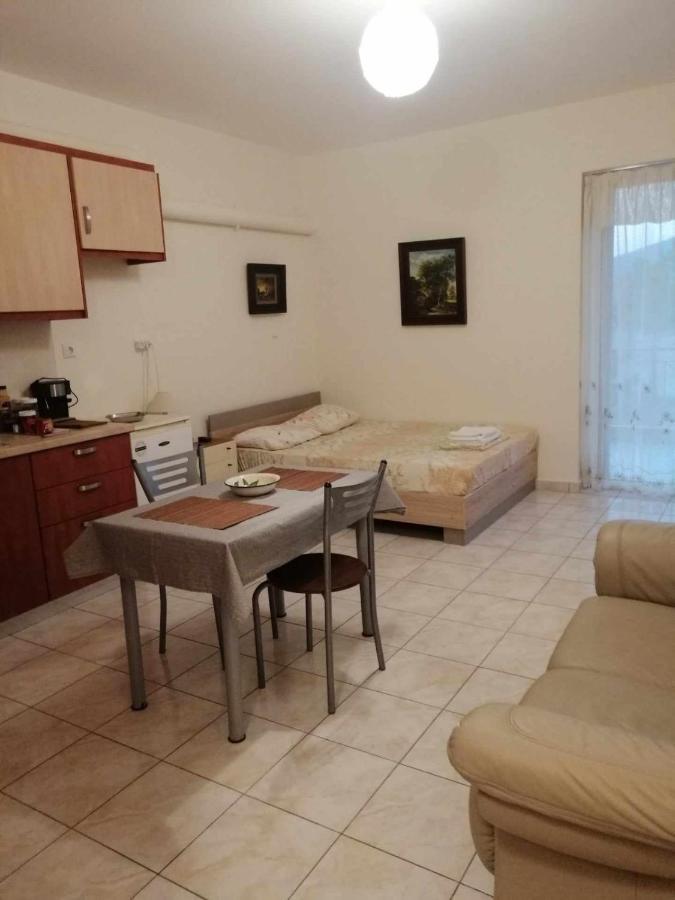 Gallery Suites "Athina" Mesolóngion Eksteriør billede